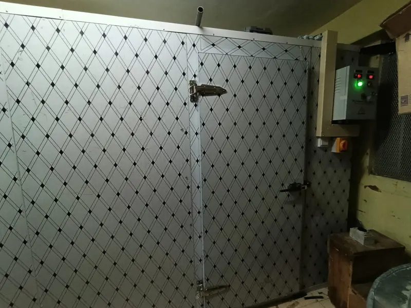 Diamond-pattern walk-in coldroom with a Plasma Solar control panel beside the door