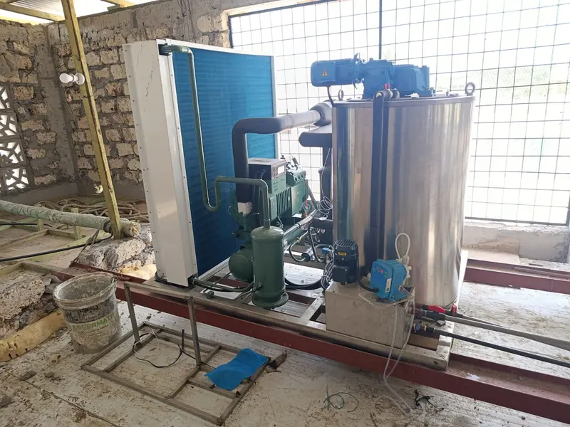 Industrial ice flake machine with compressor, condenser and stainless tank